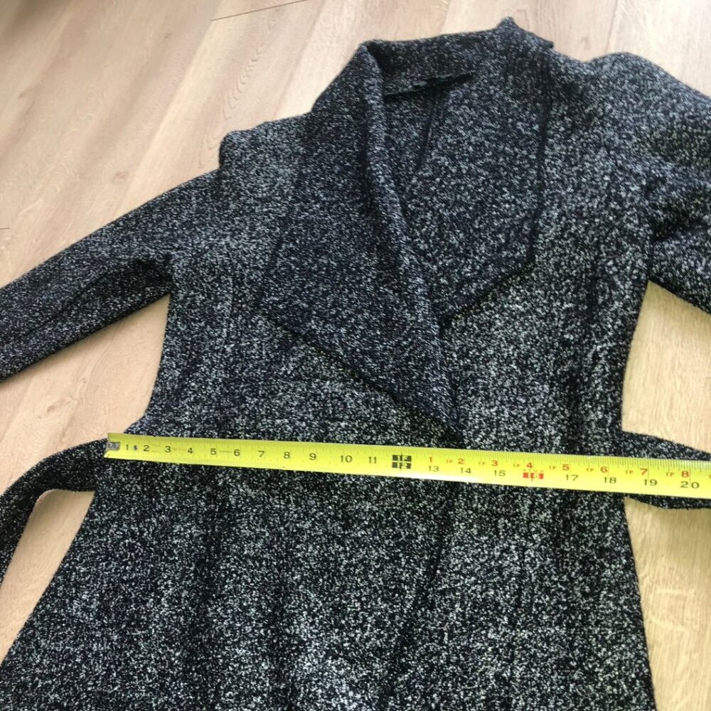 Like New - CHIC By Jacob Herringbone Belted Wrap Coat Size M - Picture 15 of 17